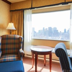 Отель Place Dupuis Montréal Downtown - An Ascend Hotel Collection Канада, Монреаль - отзывы, цены и фото номеров - забронировать отель Place Dupuis Montréal Downtown - An Ascend Hotel Collection онлайн удобства в номере фото 2