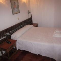 Отель Hostal Esmeralda комната для гостей фото 3