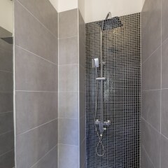 Отель Contemporary Home in Center of Sofia Болгария, София - отзывы, цены и фото номеров - забронировать отель Contemporary Home in Center of Sofia онлайн ванная фото 2
