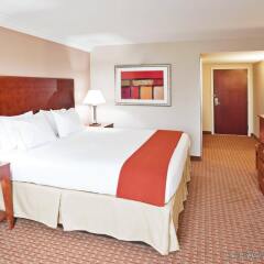 Отель Holiday Inn Express & Suites Niagara Falls США, Ниагара-Фолс - отзывы, цены и фото номеров - забронировать отель Holiday Inn Express & Suites Niagara Falls онлайн комната для гостей фото 4