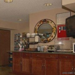 Econo Lodge Inn & Suites in Manitou Springs, United States of America from 113$, photos, reviews - zenhotels.com