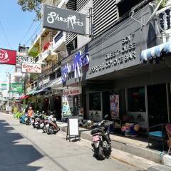 Отель Shooters Guesthouse Паттайя