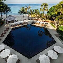 Отель The Surin Phuket бассейн