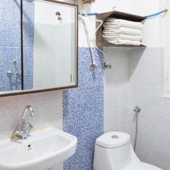 Отель Kathmandu Nomad Apartment Непал, Катманду - отзывы, цены и фото номеров - забронировать отель Kathmandu Nomad Apartment онлайн ванная