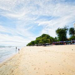 Отель Jomtien Beach Pool House пляж