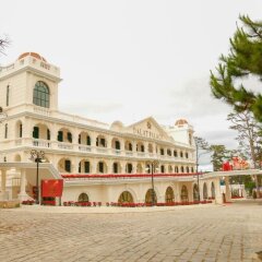 Отель Dalat Palace Далат парковка