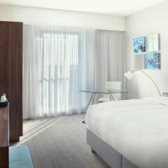 Отель Courtyard by Marriott Brussels EU Бельгия, Брюссель - 1 отзыв об отеле, цены и фото номеров - забронировать отель Courtyard by Marriott Brussels EU онлайн комната для гостей фото 2