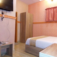 Отель Euro Lounge and Suites комната для гостей фото 2