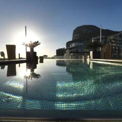 Отель Sunborn Gibraltar бассейн