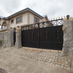 Отель X-Class Guesthouse by BWHospitality Гана, Мори - отзывы, цены и фото номеров - забронировать отель X-Class Guesthouse by BWHospitality онлайн парковка