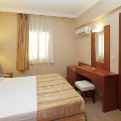 Julian Club Hotel сейф в номере