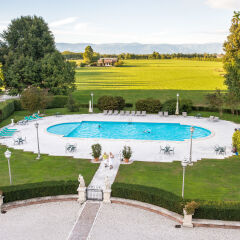 Отель Best Western Plus Hotel Villa Tacchi Италия, Гаццо - отзывы, цены и фото номеров - забронировать отель Best Western Plus Hotel Villa Tacchi онлайн бассейн