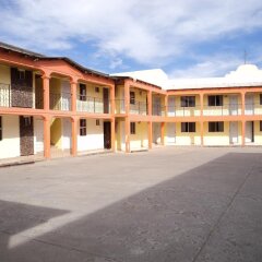 Hotel Los Pinos парковка