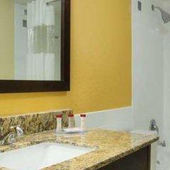 Ramada by Wyndham Tampa Westshore in Tampa, United States of America from 121$, photos, reviews - zenhotels.com bathroom