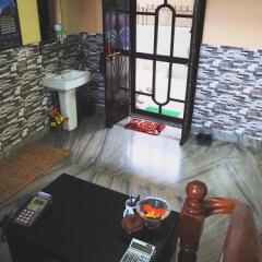 Отель Aroma Tourist Hostel Непал, Покхара - отзывы, цены и фото номеров - забронировать отель Aroma Tourist Hostel онлайн бассейн фото 3
