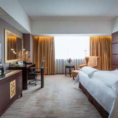 Отель Pullman Guangzhou Baiyun Airport сейф в номере