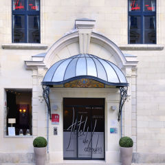 Qualys Le Londres Hotel Et Appartments Сомюр фото 7