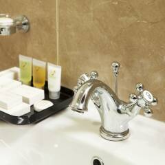 Al Waleed Palace Hotel Apartments Oud Metha ванная фото 2