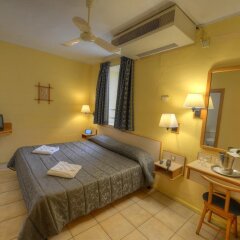 Sliema Chalet Hotel сейф в номере