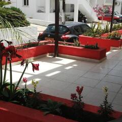 Апартаменты MilouNapa Tourist Apartments бассейн