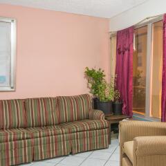 Отель Knights Inn Columbus балкон