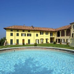 Отель Agriturismo Podere La Piazza Костиглиоле-д'Асти бассейн