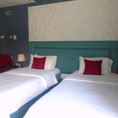 Sky Hotel Apartments комната для гостей