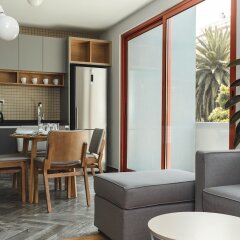 Отель 1BR Top Floor in an Art Deco Building! Мехико комната для гостей