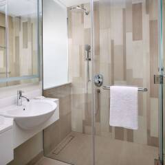 Отель Holiday Inn Dubai Festival City ванная фото 2