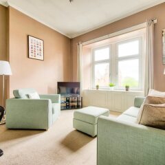 Отель Light 2-bed West End Apt Overlooking Kelvingrove Museum Глазго