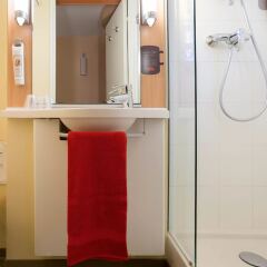 Отель Ibis Cannes Centre Франция, Канны - отзывы, цены и фото номеров - забронировать отель Ibis Cannes Centre онлайн ванная фото 2