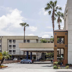 Отель Quality Inn & Suites Los Angeles Airport - LAX фото 5