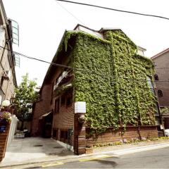 Отель Cheongdam Guest House спортивное сооружение