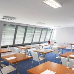 Отель Holiday Inn Express Lisbon Airport