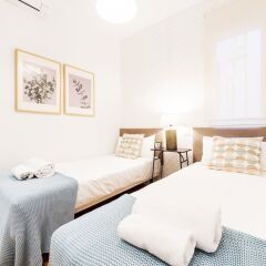 Отель 4pax. With 2 Bds. & 2 Bathrooms Next to Atocha Train Station Мадрид