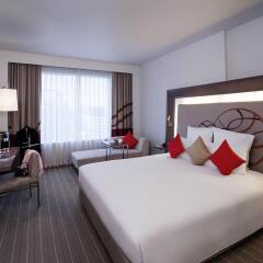 Отель Novotel Bangkok Ploenchit Sukhumvit комната для гостей фото 5