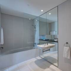 Апартаменты J5 Holiday Homes 1 BR Apartment ванная фото 2