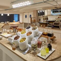 Doubletree By Hilton Hotel Izmir - Alsancak питание