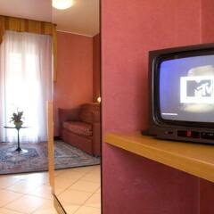 Hotel Junior Римини сейф в номере