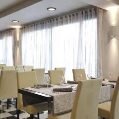 Salles Hotel Aeroport de Girona интерьер отеля