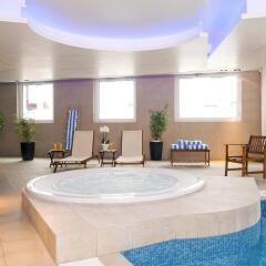 Residhome Appart Hotel Paris-Massy бассейн