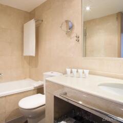 Отель Ac Victoria Suites By Marriott Барселона ванная