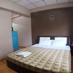 Отель Drunken Duck Guesthouse сейф в номере