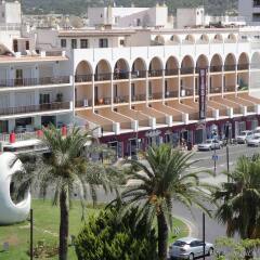 Апартаменты The White Apartments by Ibiza Feeling - Adults Only парковка