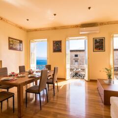 Отель Luxury Seaview Apartment in the Heart of Old Town Греция, Корфу - отзывы, цены и фото номеров - забронировать отель Luxury Seaview Apartment in the Heart of Old Town онлайн комната для гостей фото 3