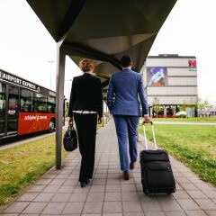 Отель citizenM Schiphol Airport Нидерланды, Схипхол - 4 отзыва об отеле, цены и фото номеров - забронировать отель citizenM Schiphol Airport онлайн городской автобус