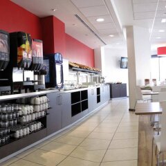 Отель Travelodge Barcelona Poblenou Испания, Барселона - 14 отзывов об отеле, цены и фото номеров - забронировать отель Travelodge Barcelona Poblenou онлайн питание фото 2
