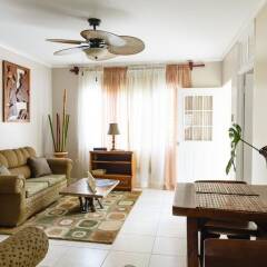 Апартаменты New Kingston Guest Apartment VII комната для гостей