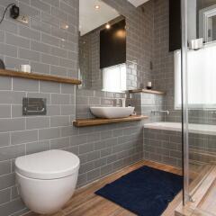 Отель Bright & Spacious 2 Bed w/ Terrace near City Centre ванная