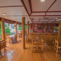 Teak Wood Hotel гостиничный бар